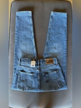 Lee Legendary High-Rise Mom Jeans Size 6
New